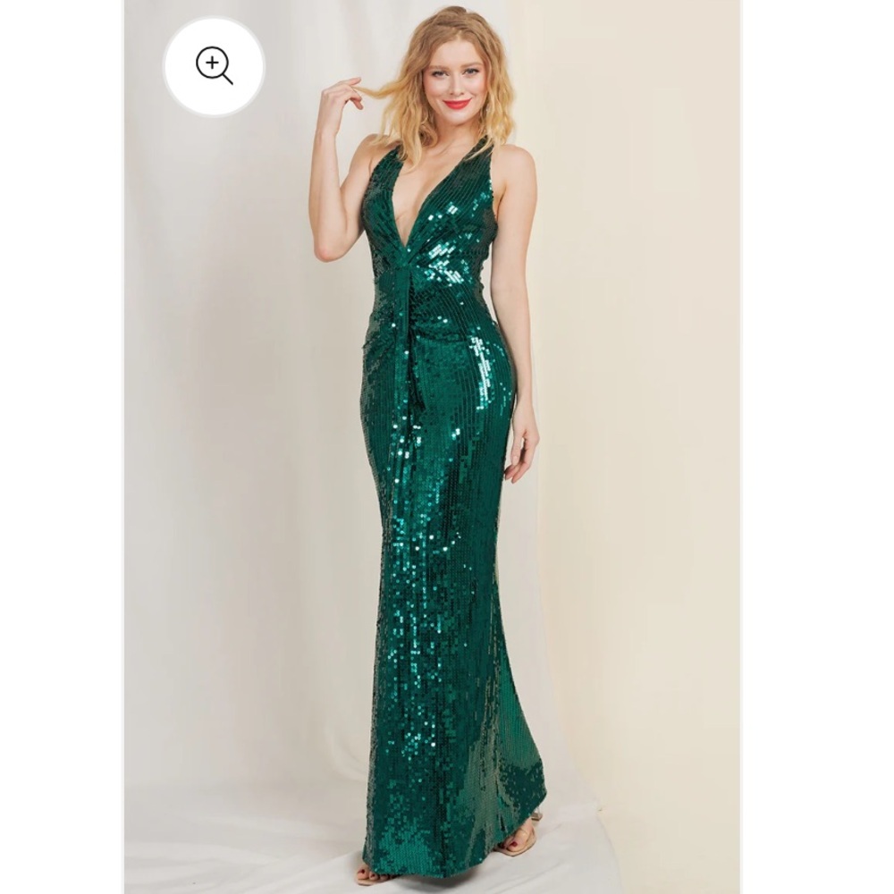 Minuet Amren Sequin Halter Neck Gown Emerald NWT